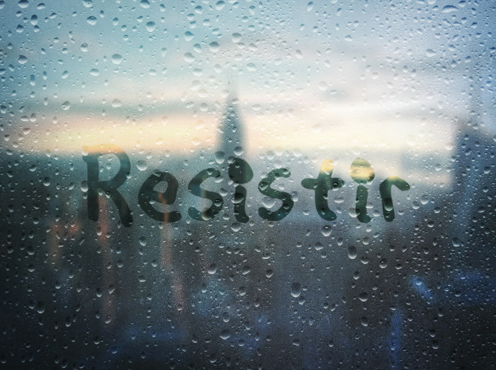 Resistir_A_r
